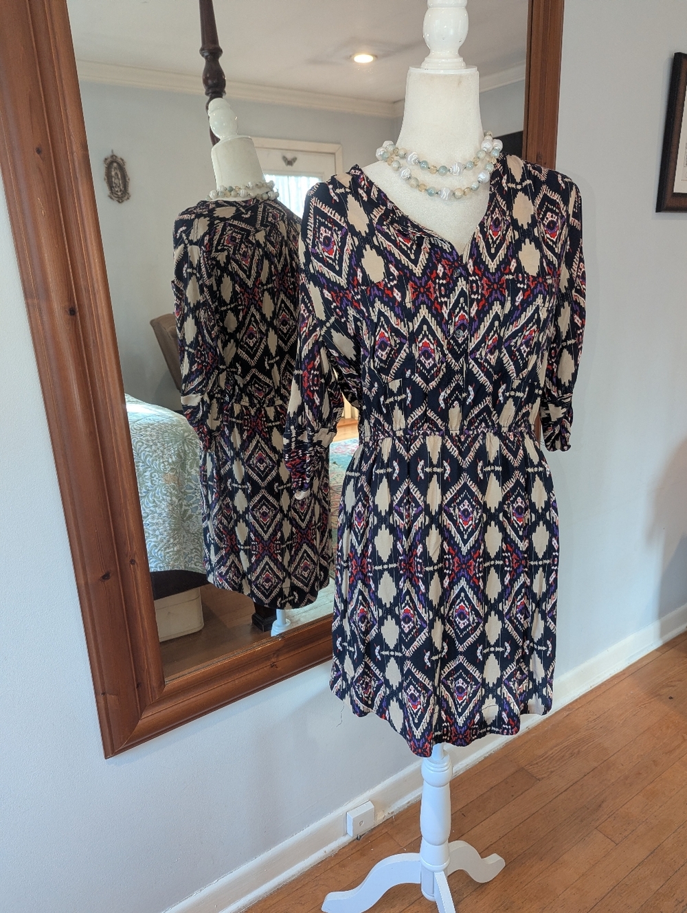 HOLDING HORSES Navy and Cream Geo-Print V-Neck Mini Dress with Red Accents
